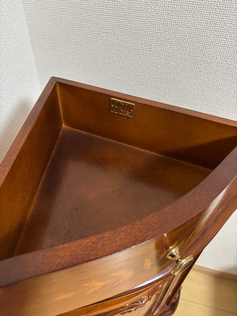 イタリア製家具　FP PASI 木製コーナーキャビネット　鍵付き