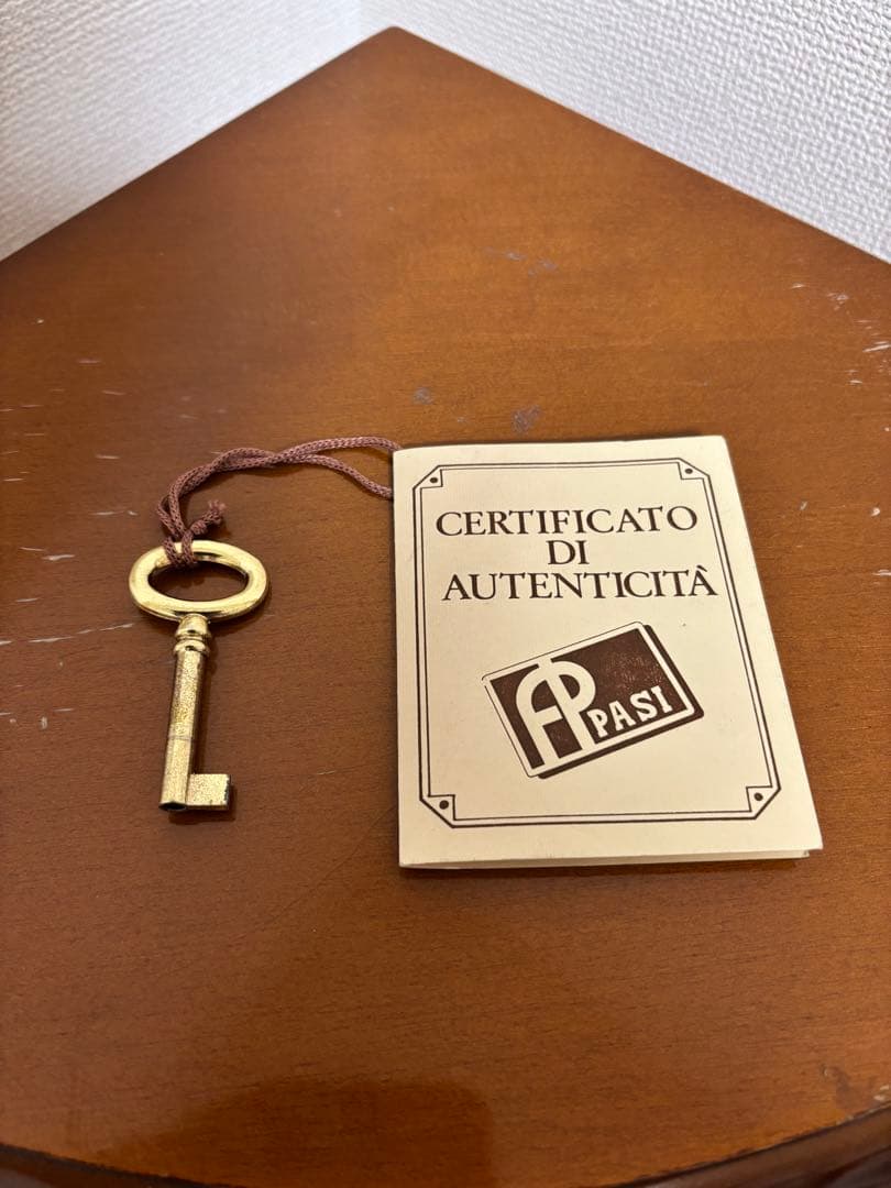 イタリア製家具　FP PASI 木製コーナーキャビネット　鍵付き