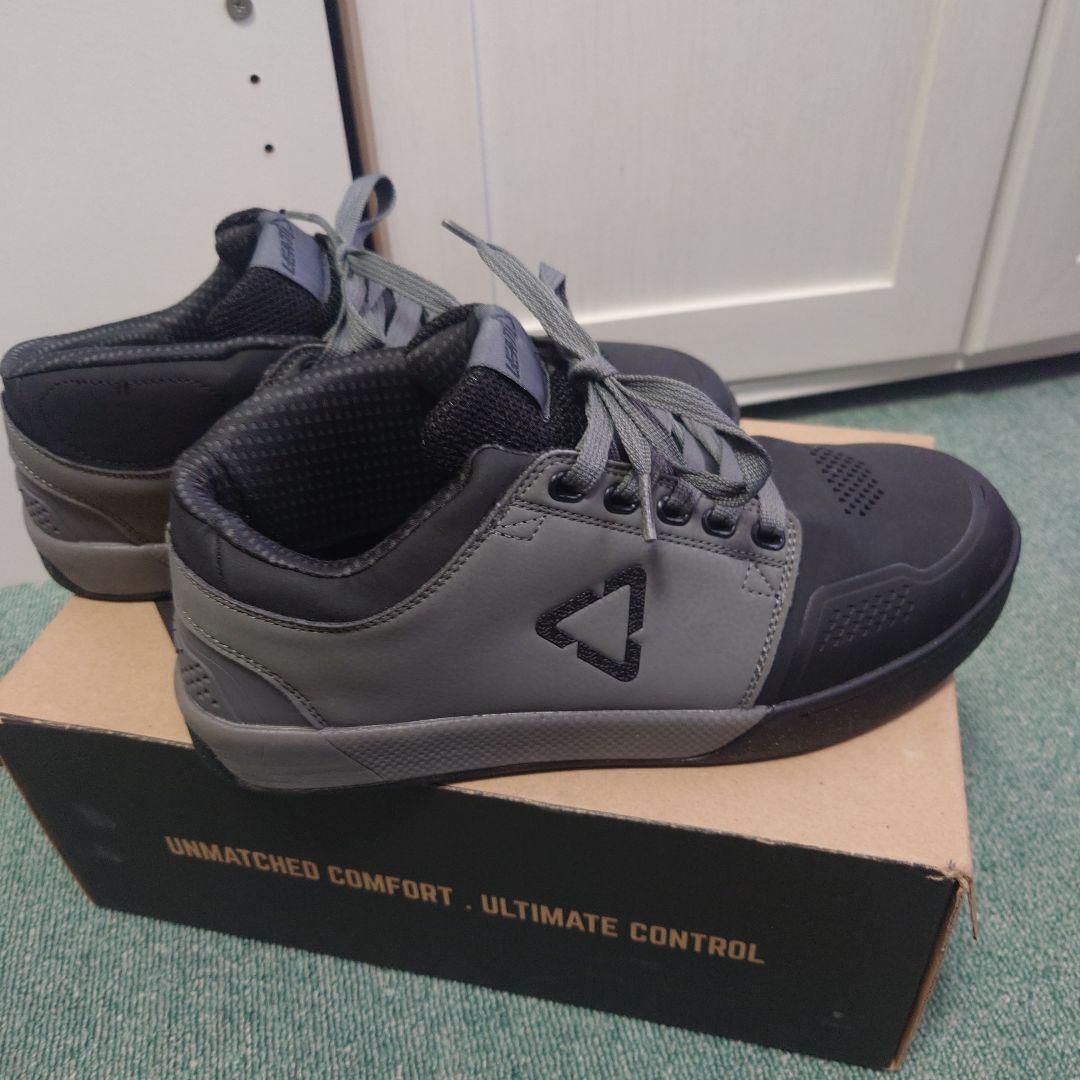 LEATT リアットMTBフラットペダル　スペシャライズドSPECIALIZED