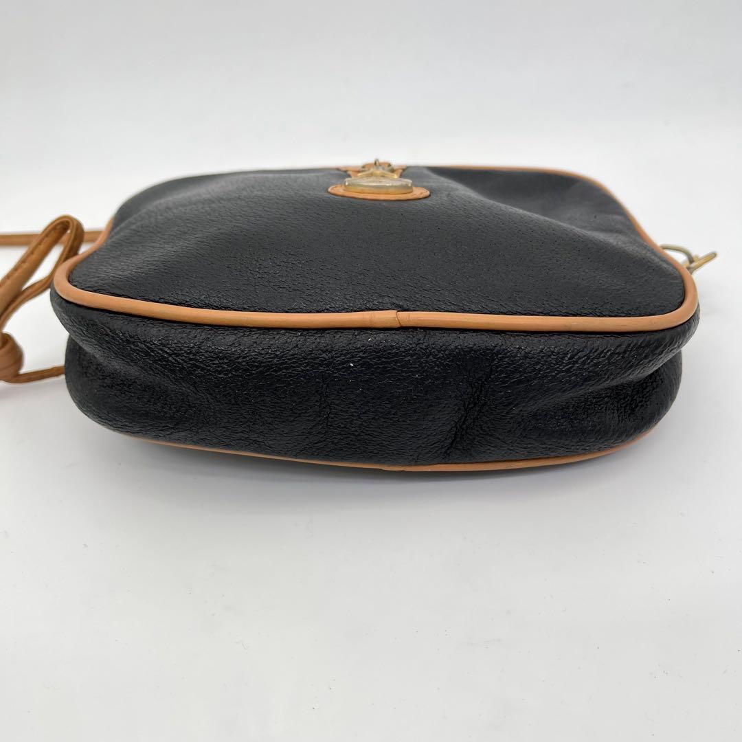 GUCCI ショルダーバッグ ポシェット 斜めがけ ロゴ金具 グッチプラス 本革