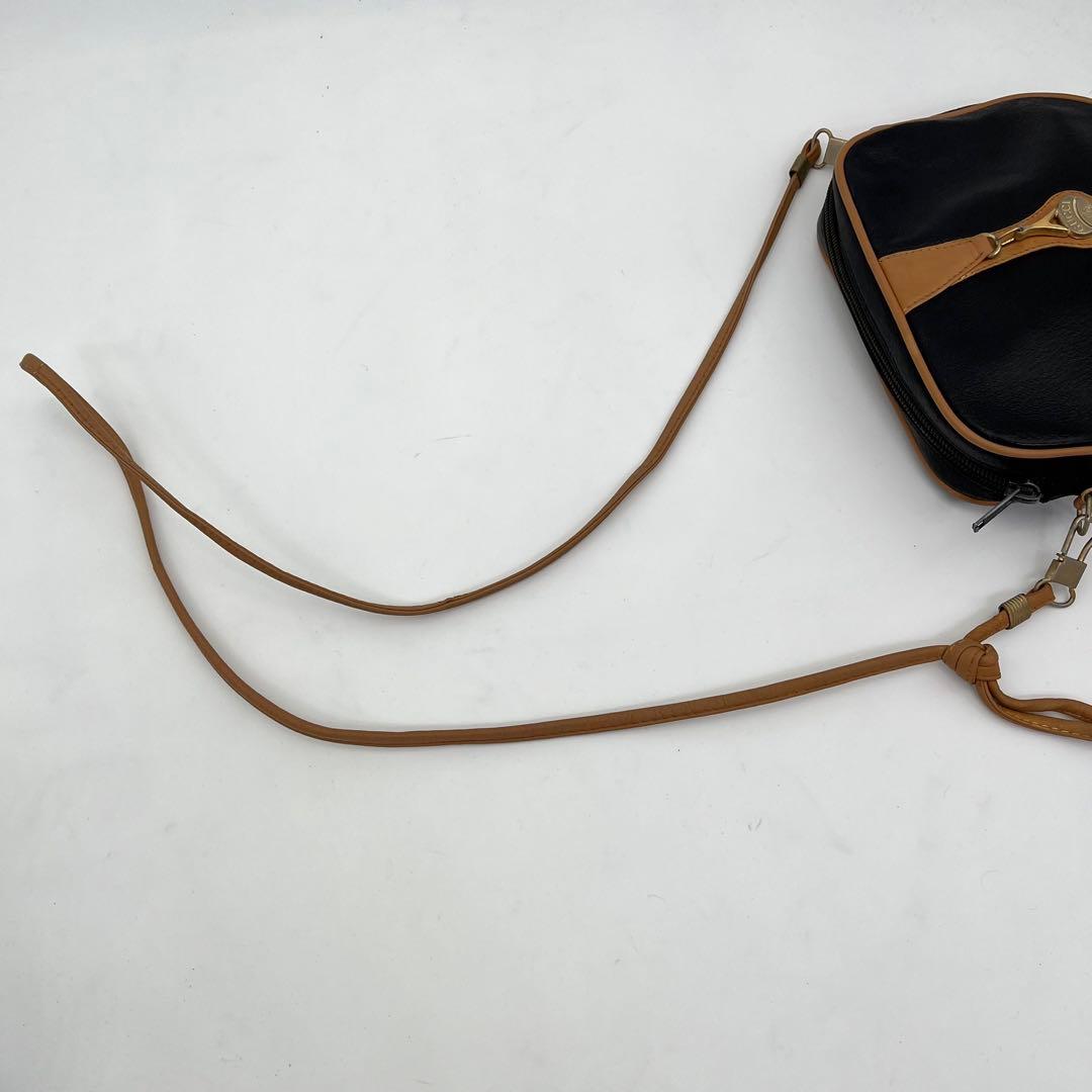 GUCCI ショルダーバッグ ポシェット 斜めがけ ロゴ金具 グッチプラス 本革