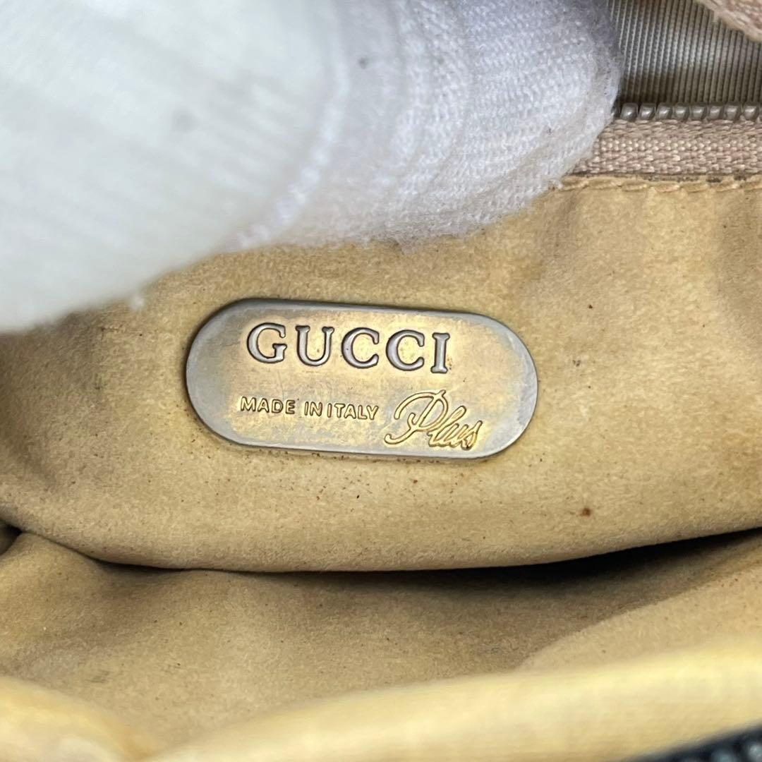 GUCCI ショルダーバッグ ポシェット 斜めがけ ロゴ金具 グッチプラス 本革