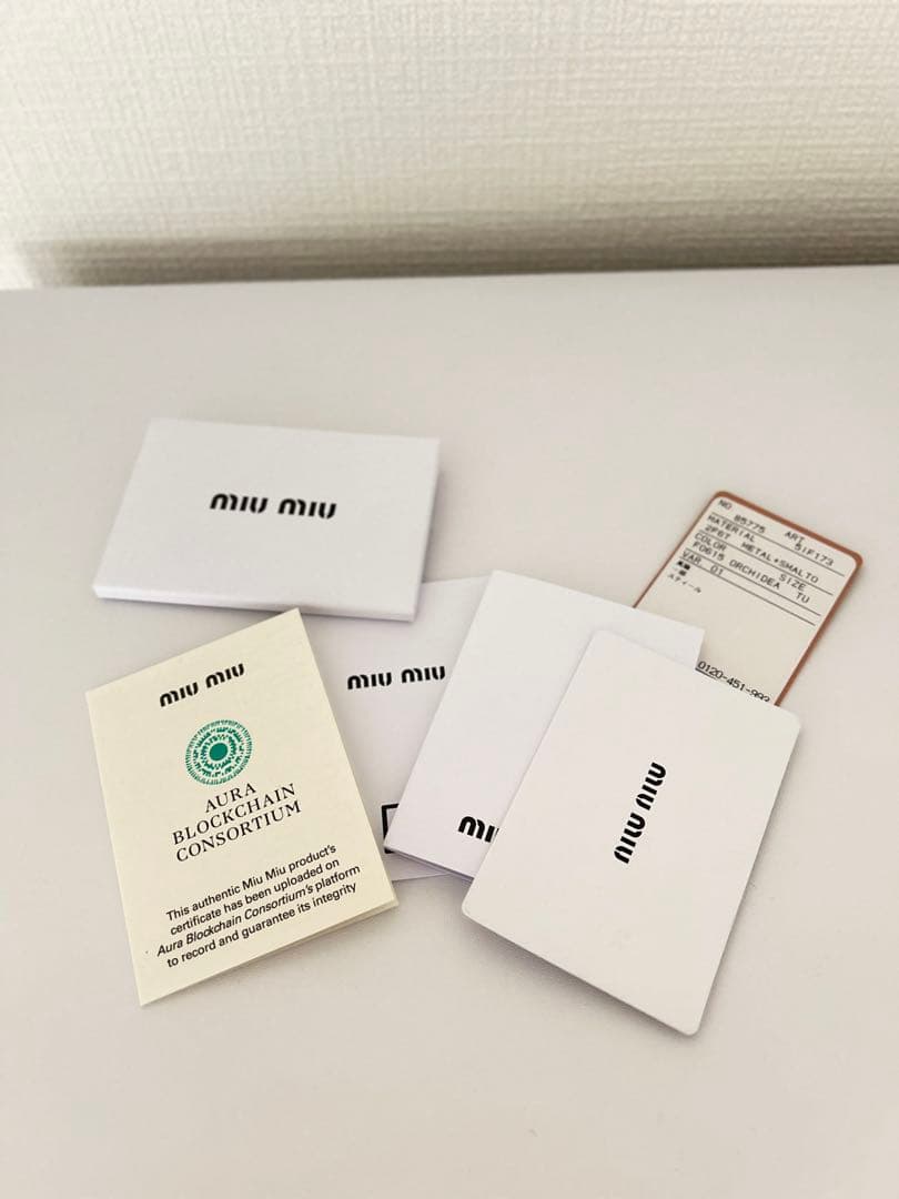 新品 2025SS miumiu エナメルメタル ヘアクリップ 2個セットピンク