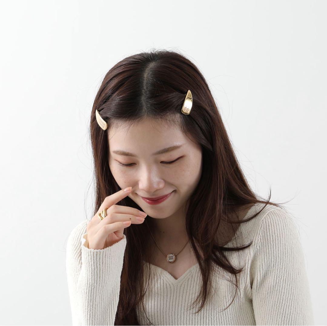 新品 2025SS miumiu エナメルメタル ヘアクリップ 2個セットピンク