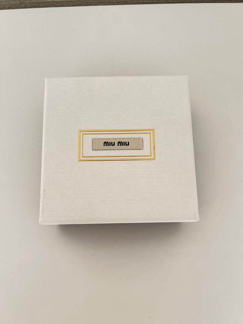 新品 2025SS miumiu エナメルメタル ヘアクリップ 2個セットピンク