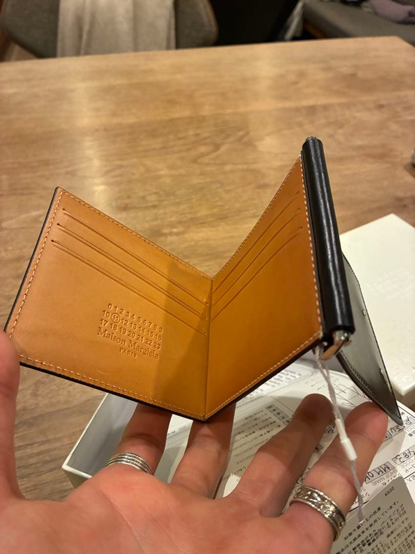 メゾンマルジェラ レザー ウォレット S55UI0137 黒 箱付き(正規品)