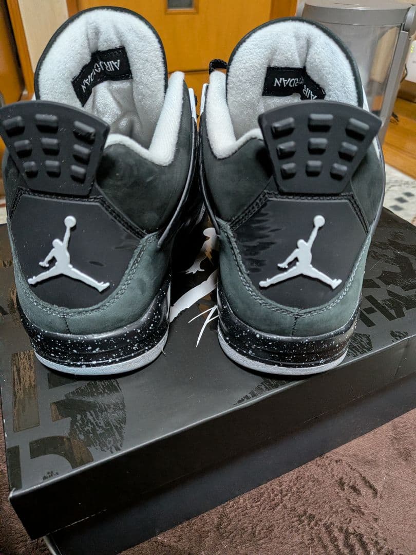 ナイキ　JORDAN ４ RETRO ジョーダン　NIKE