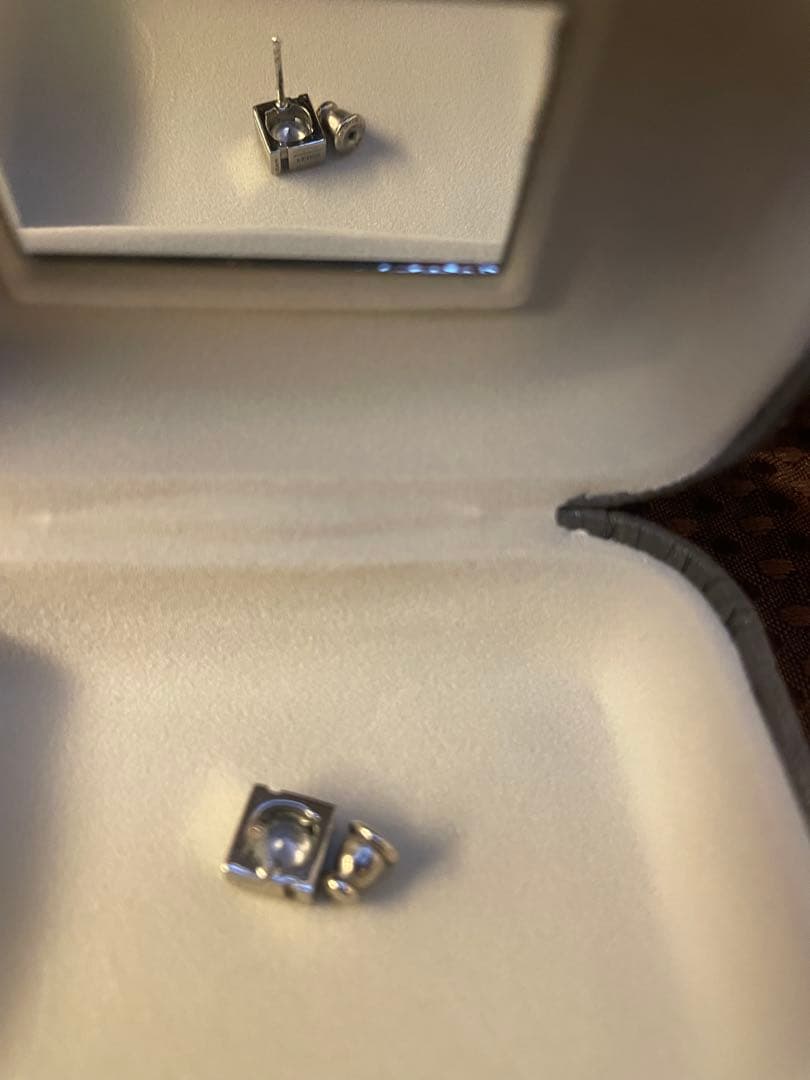 Fendi シルバー 四角形スタッドピアス