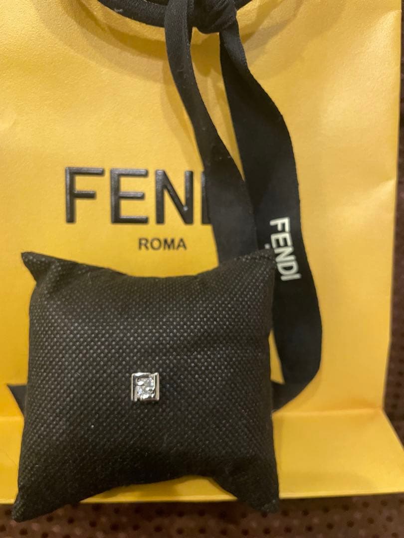 Fendi シルバー 四角形スタッドピアス
