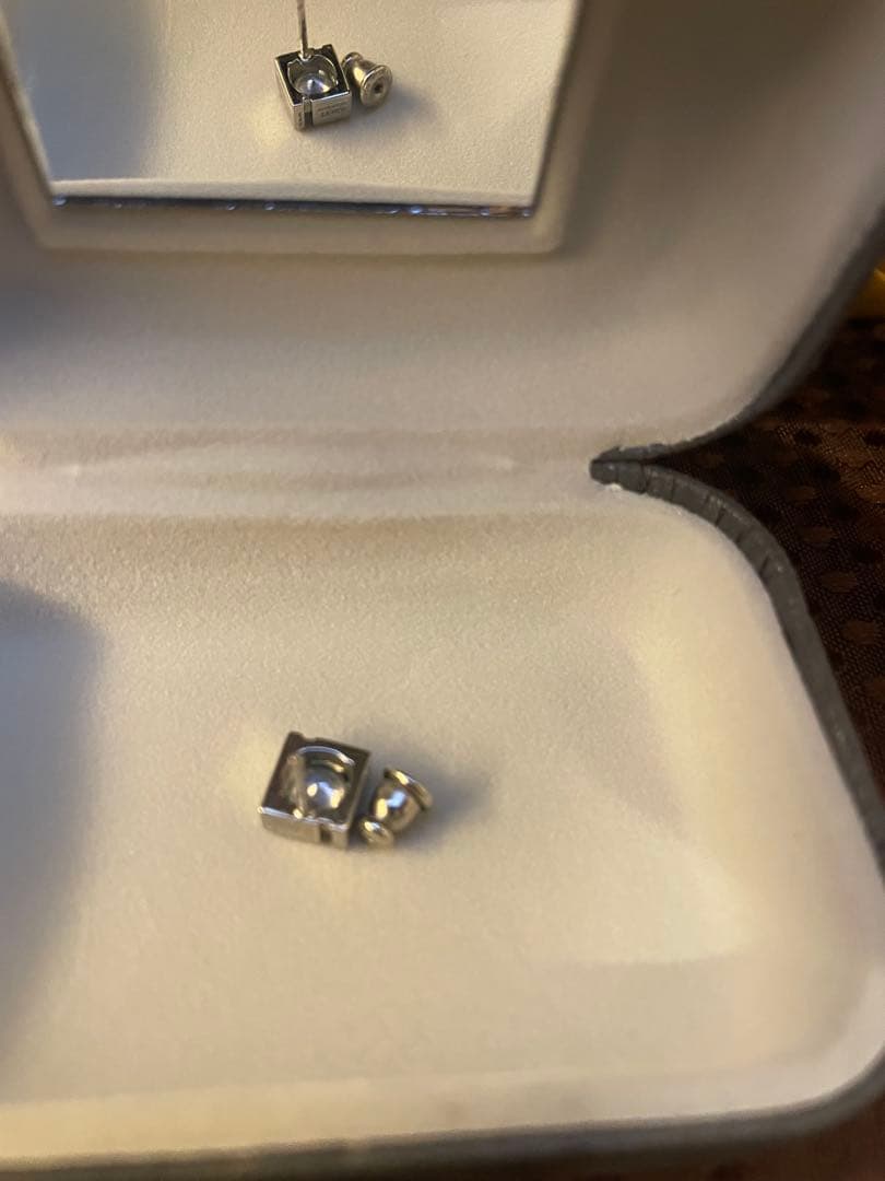 Fendi シルバー 四角形スタッドピアス