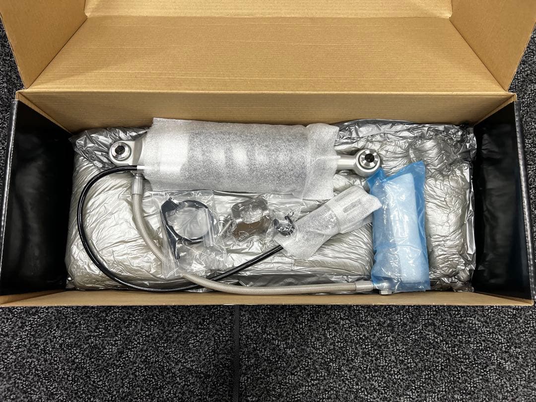 スクリーミンイーグル/オーリンズ M8ソフテイルリアサスペンション