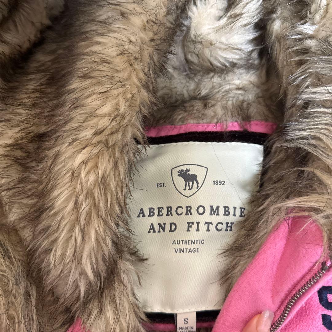 ABERCROMBIE AND FITCH ピンクパーカー S