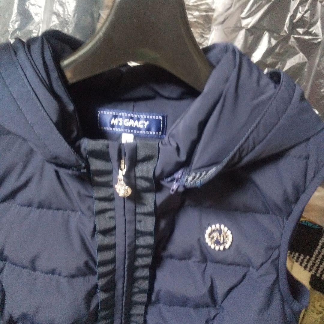 エムズグレイシー 可愛いフリルつきダウンベスト フードつき