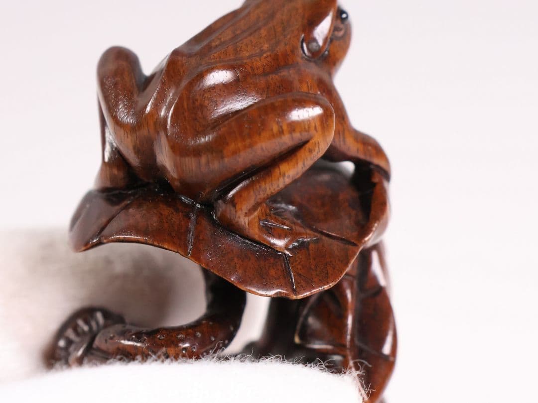 木製 提物 根付 中正銘 蛙 蓮 彫刻 木彫【MA894】