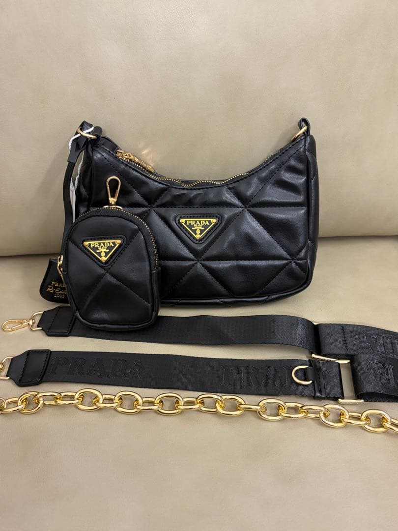 ノベルティ　ブラック ショルダーバッグ ミニポーチ付き