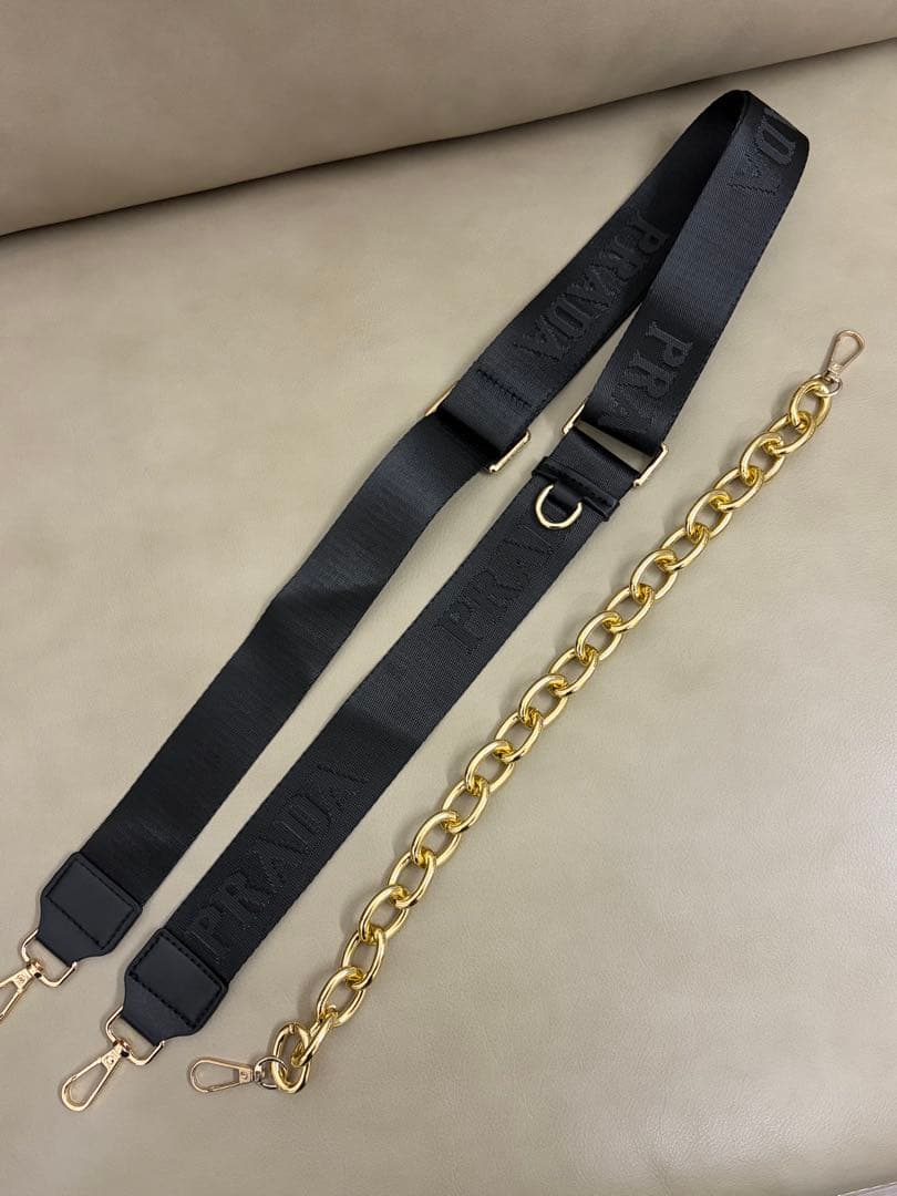 ノベルティ　ブラック ショルダーバッグ ミニポーチ付き