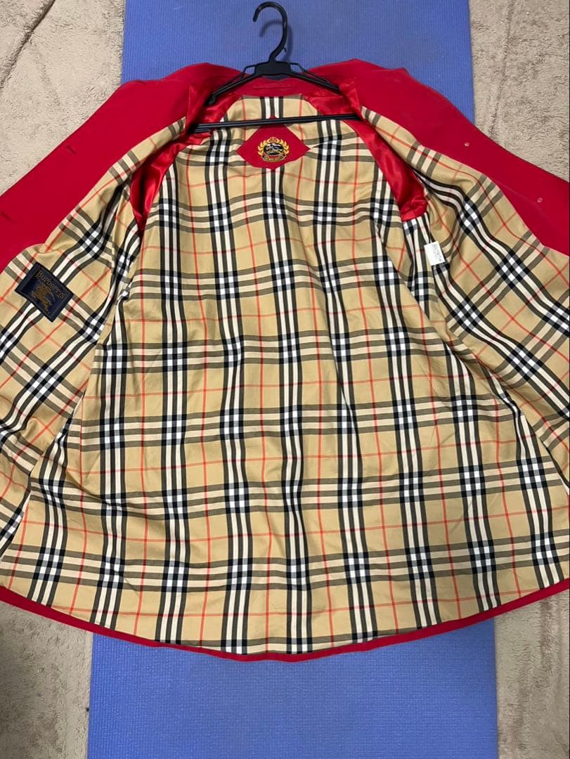 Burberry レッドトレンチコート チェック柄
