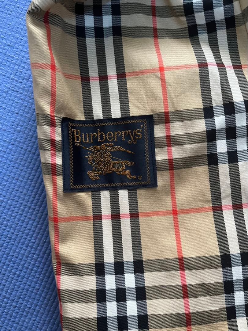 Burberry レッドトレンチコート チェック柄