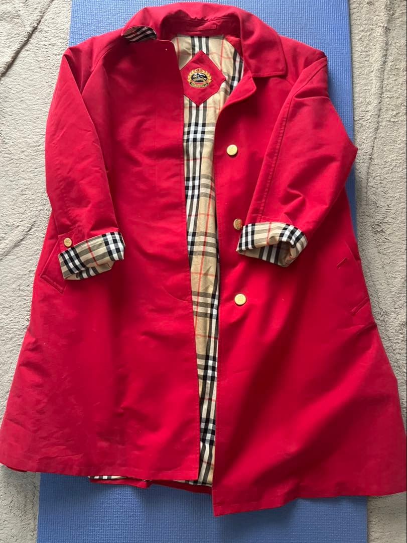 Burberry レッドトレンチコート チェック柄