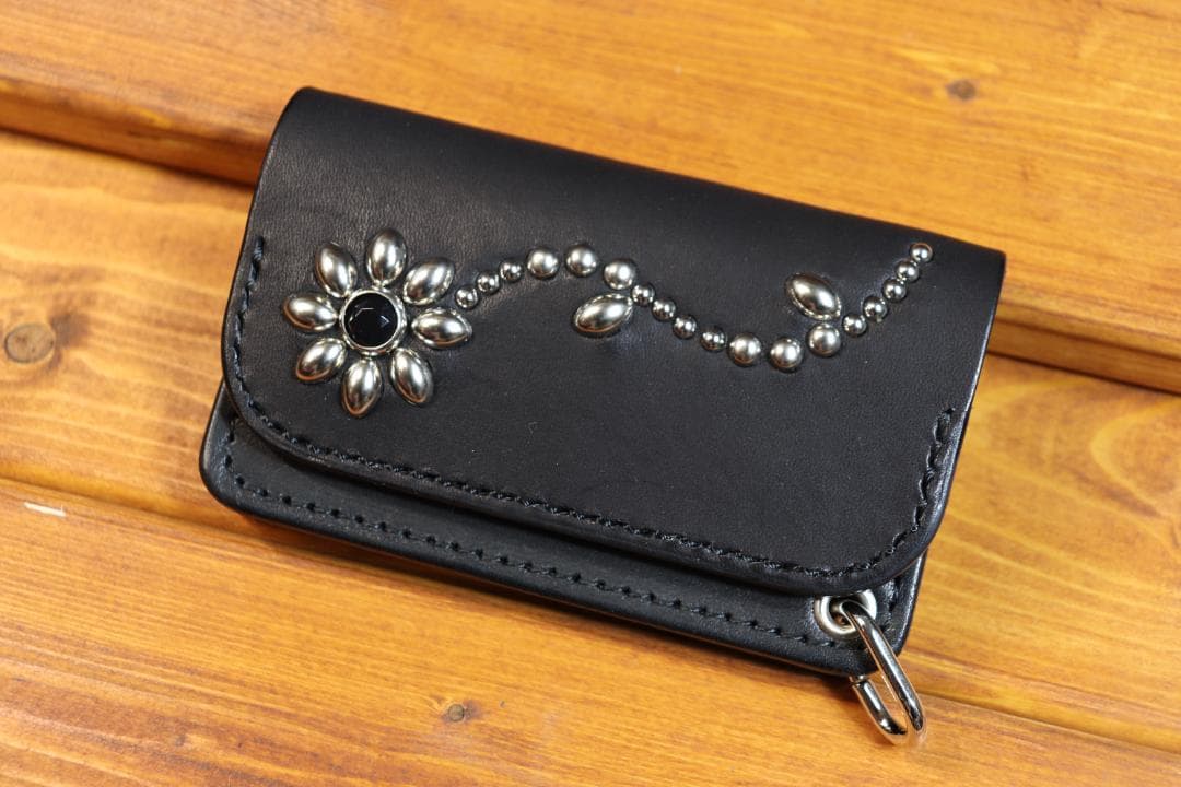 フラワースタッズ ミニトラッカーウォレット ハトメ小判カン付き