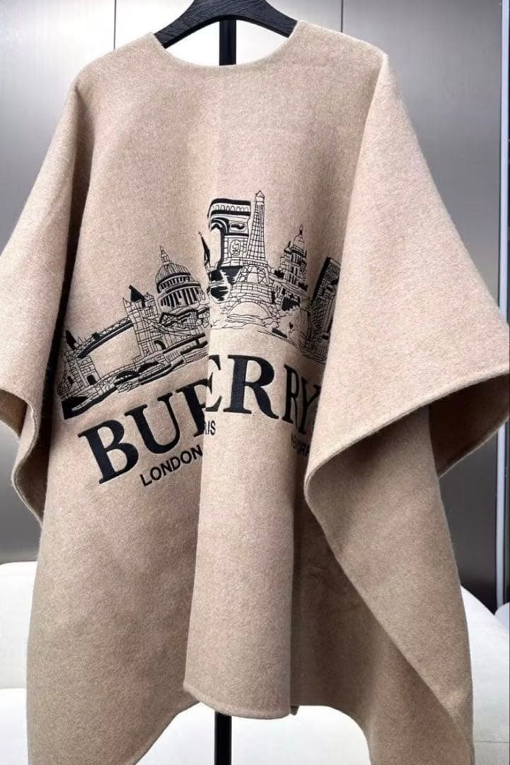 週末セール 新品未使用タグ付き バーバリー ポンチョ ケープ