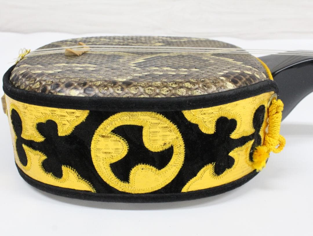 ▲沖縄三味線 和楽器 ハードケース付き 琉球 民謡