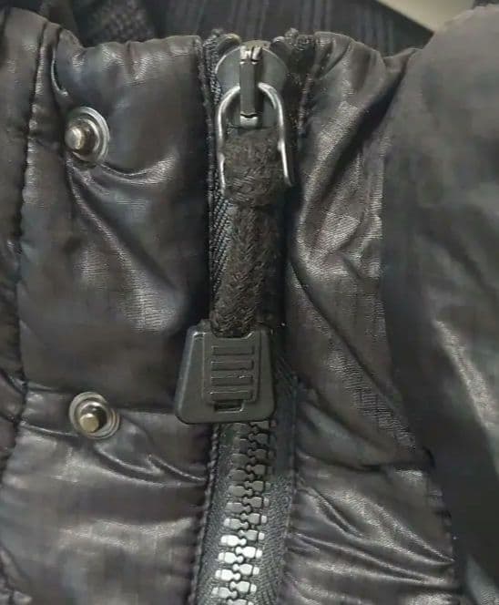 MONCLER　GAMMEBLEU 　ダウンベスト モンクレール　ガムブルー