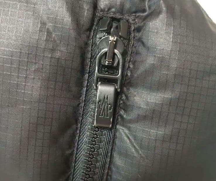 MONCLER　GAMMEBLEU 　ダウンベスト モンクレール　ガムブルー