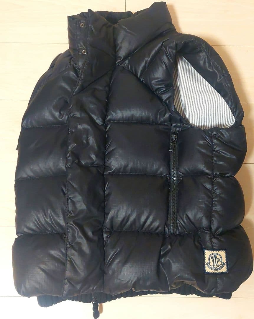 MONCLER　GAMMEBLEU 　ダウンベスト モンクレール　ガムブルー
