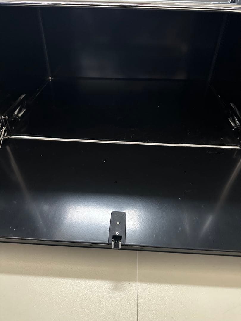 USMハラー　タイムセール　ガラス3田キャビネット キャスター付き　ブラック