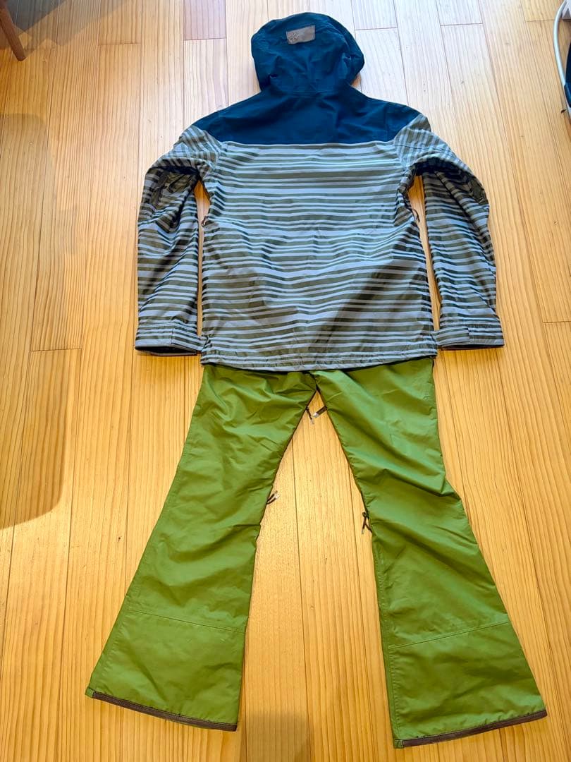 HOLDEN スリム系　Mサイズ　ジャケット・パンツセット　美品