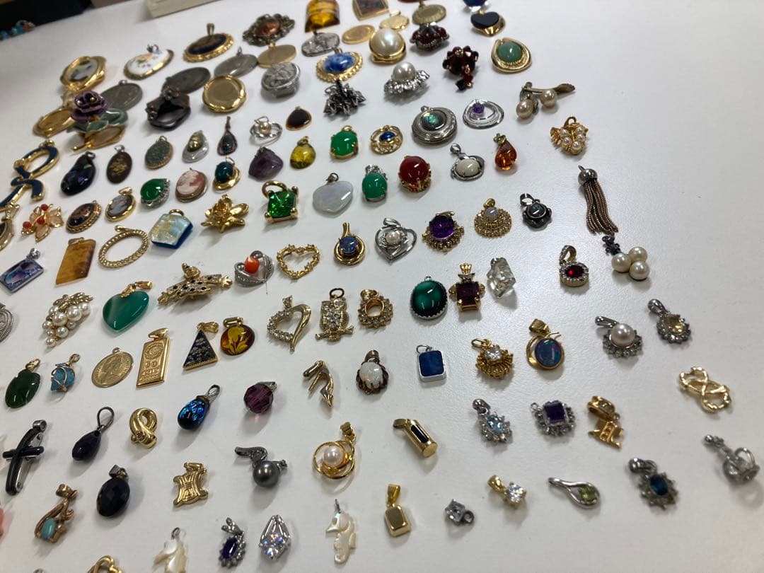 レディース　アクセサリー　ペンダント　宝石　真珠　ダイヤ　137点まとめ売り