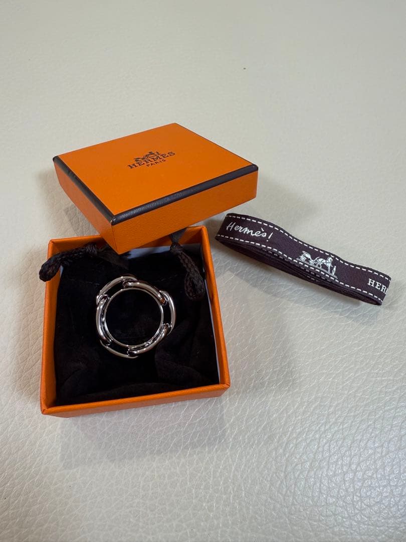 新品未使用エルメススカーフリング 90 レガートシルバー