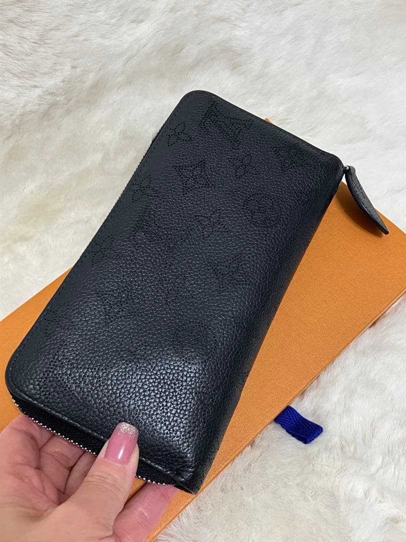 ルイ・ヴィトン マヒナ ジッピーウォレット ノワール 長財布