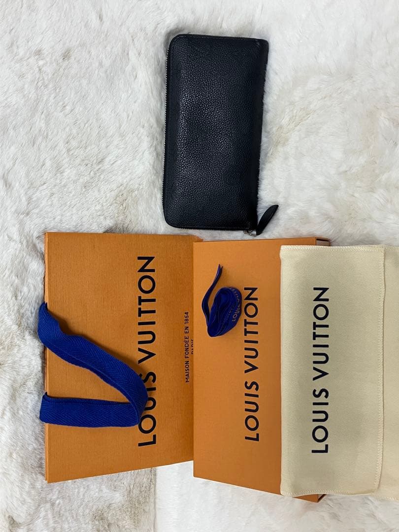ルイ・ヴィトン マヒナ ジッピーウォレット ノワール 長財布