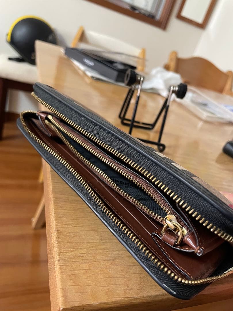 Burberry ストライプ柄 長財布
