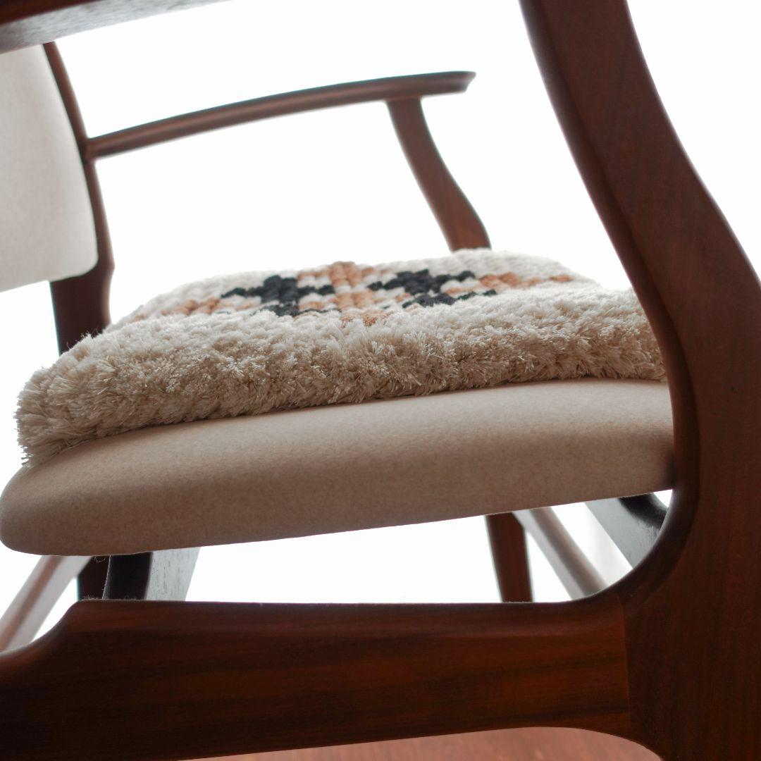 【一点物】ノッティング織 椅子敷き 008