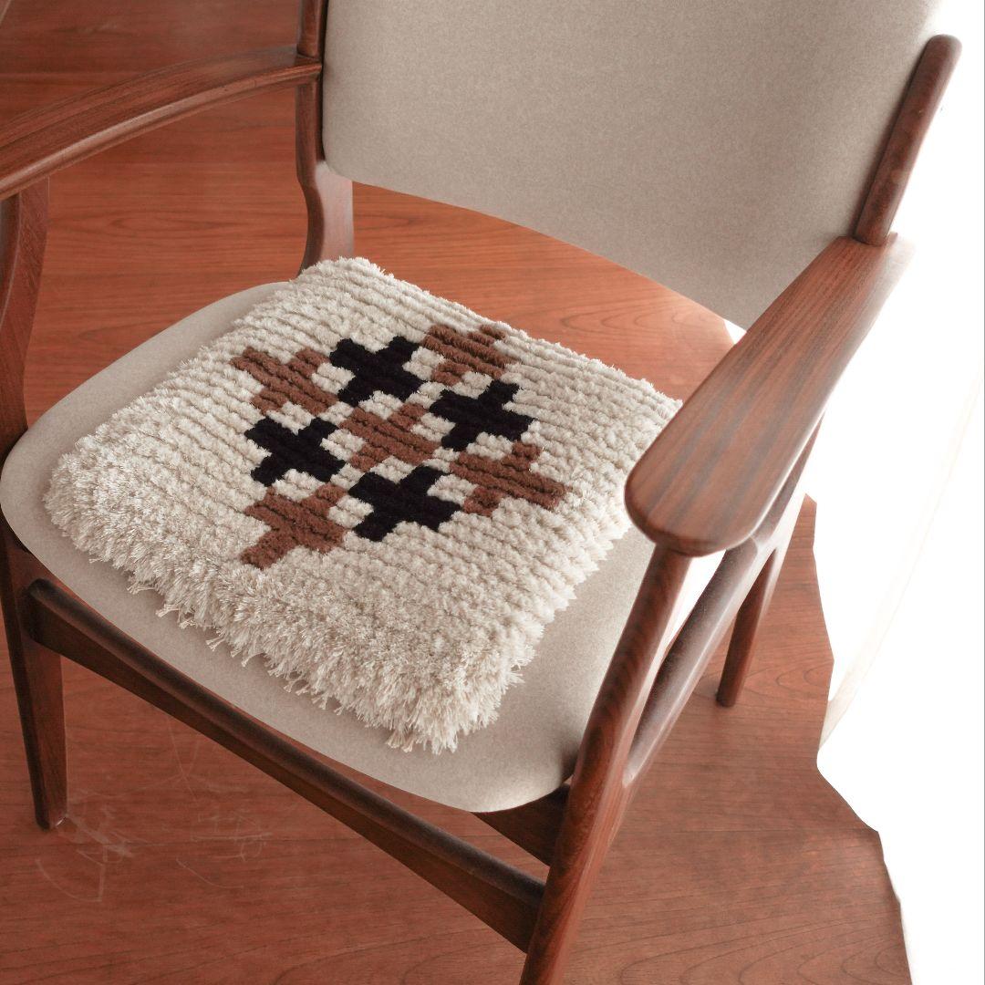 【一点物】ノッティング織 椅子敷き 008