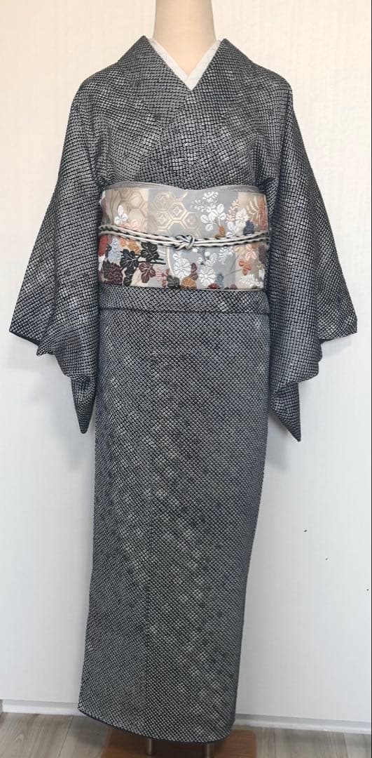 SALE　１月末迄　２０％オフ　豪華　本総絞り　斜め縞模様小紋着物