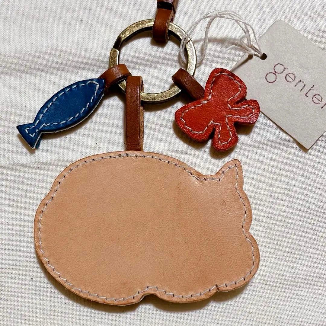 【出品9/15まで・新品未使用】 genten チャーム 茶白 ハチワレ 猫