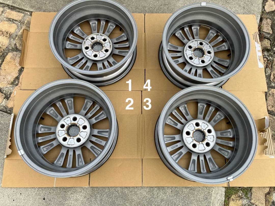 バナナ　①トヨタ　90ヴォクシー 純正 アルミホイール 2本