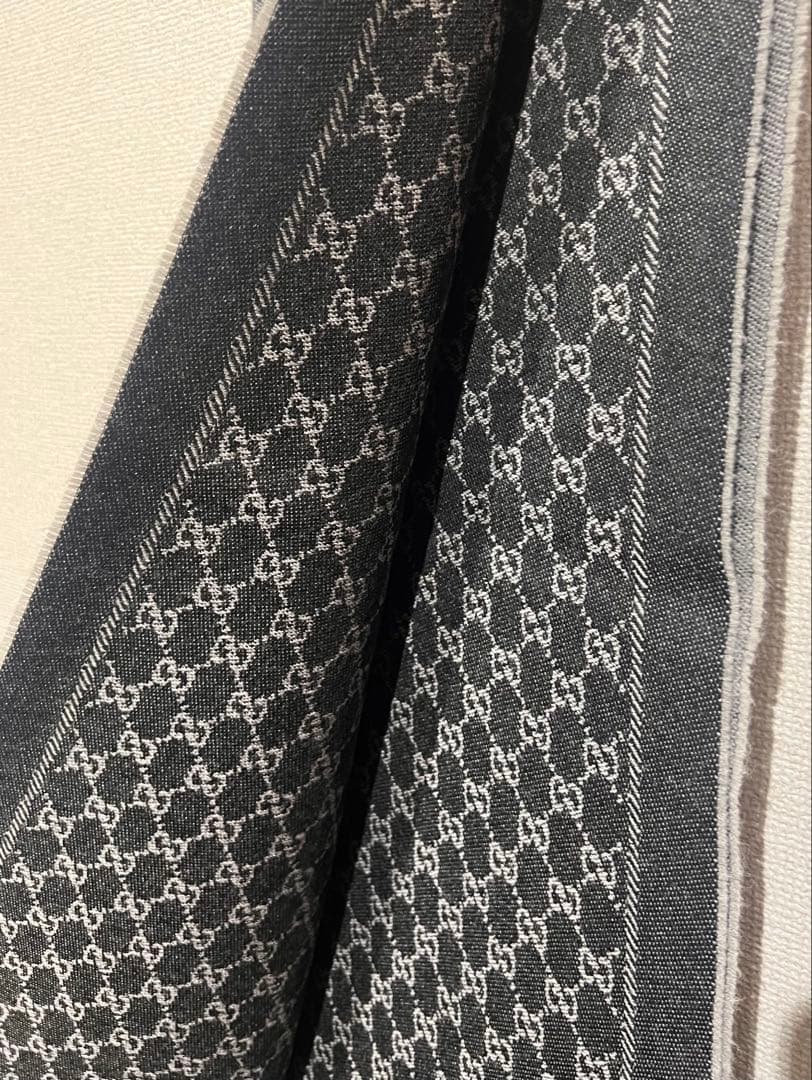 グッチ Gucciグレー マフラー フリンジ付き