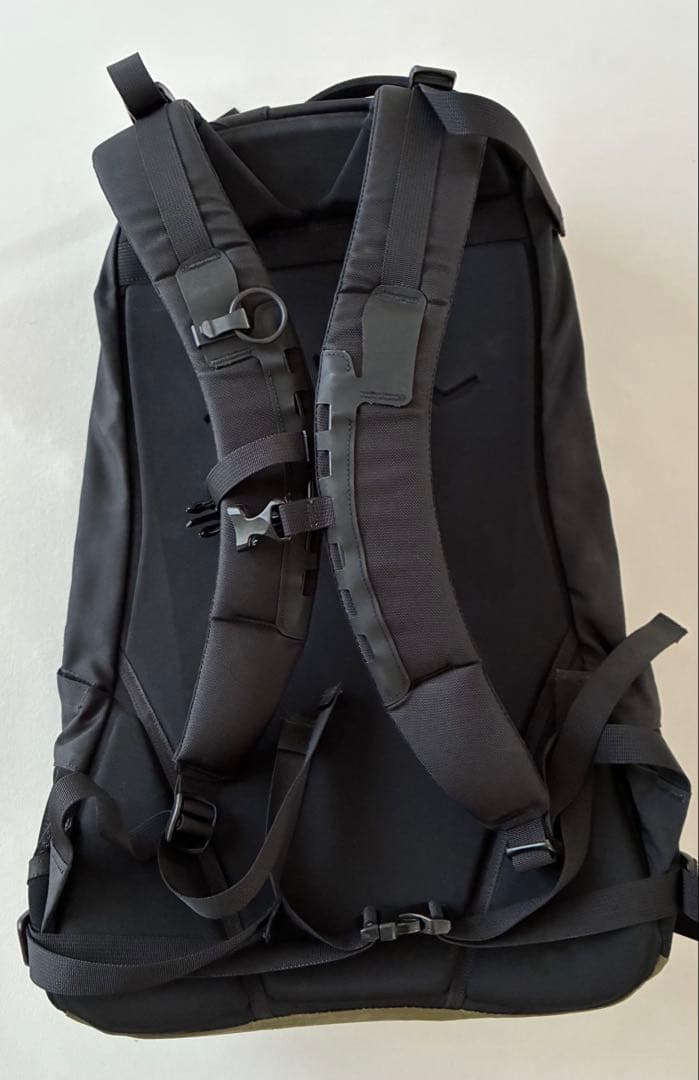 ARC'TERYX　アークテリクスArro22 アロー22 ブラック/オリーブ