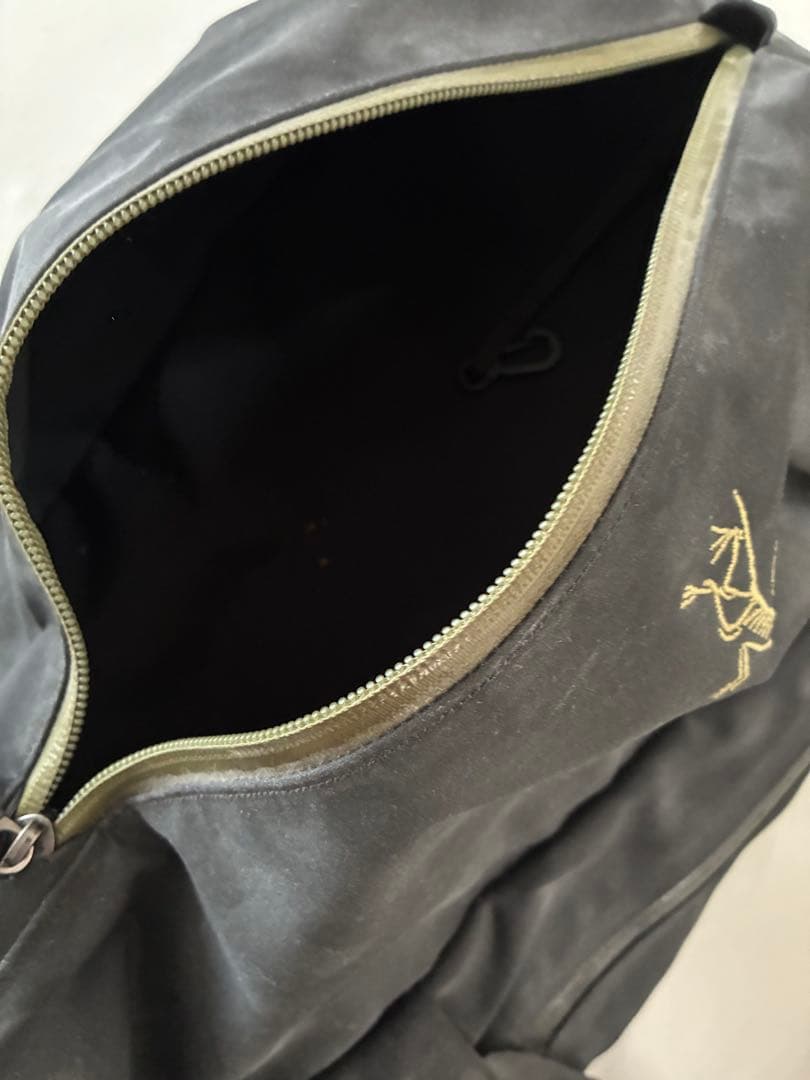 ARC'TERYX　アークテリクスArro22 アロー22 ブラック/オリーブ