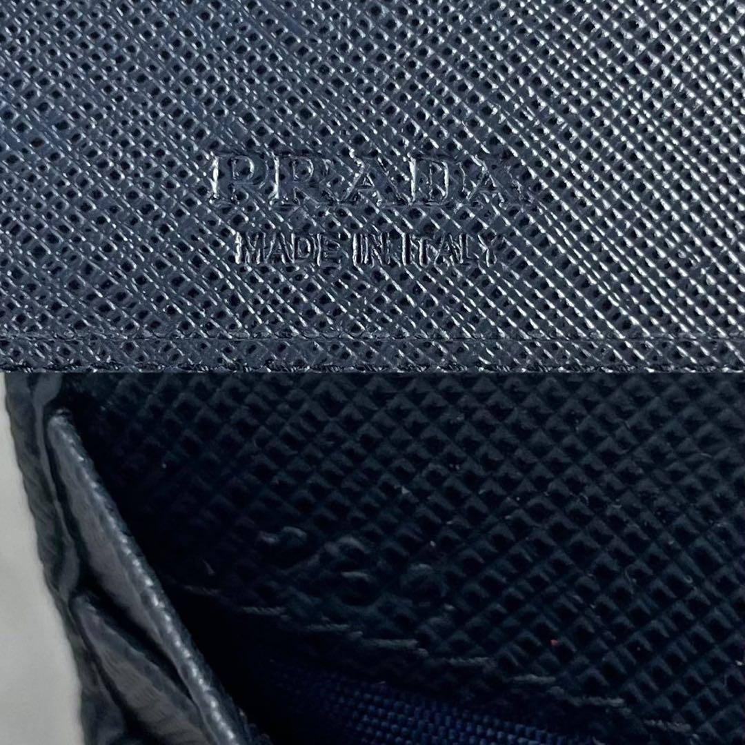 【美品】プラダ マネークリップ 財布 三角ロゴ サフィアーノ レザー 紺色