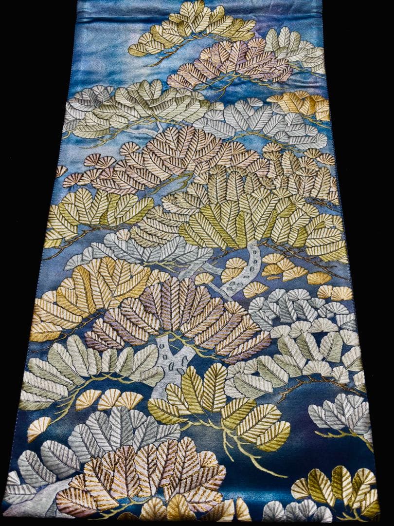 【美品】袋帯　蘇州刺繍　葉模様　刺繍部分多め お太鼓柄　美しいブルー