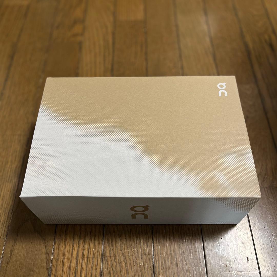 新品未使用☆on runningオンランニングシューズスニーカーCloud 6