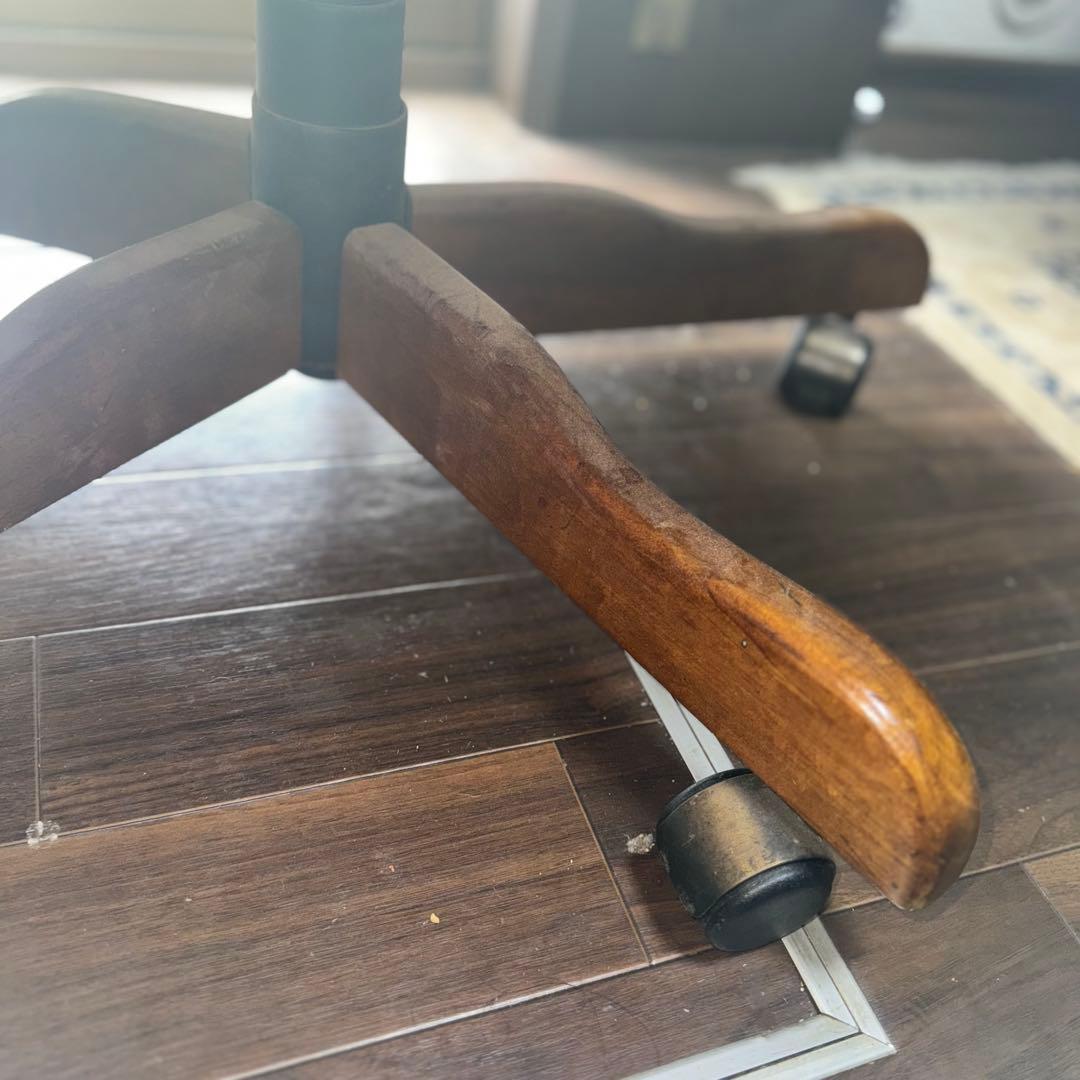 高級レザーオフィスチェア 木脚 キャスター付き デスクチェア　プレジデント　書斎