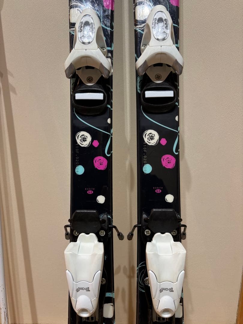 110cm ガールズジュニアスキー4点セット板、ビンディング、ブーツ、ストック付