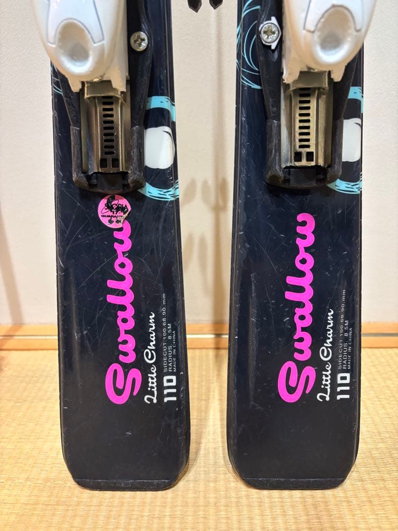 110cm ガールズジュニアスキー4点セット板、ビンディング、ブーツ、ストック付